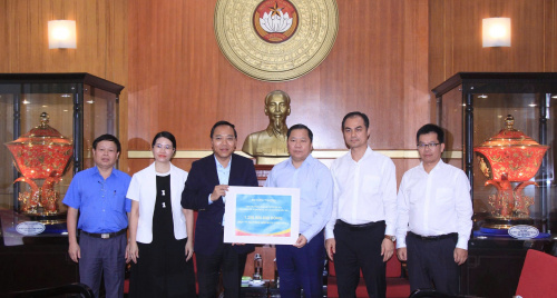 Bộ Công Thương trao hơn 1,2 tỷ đồng ủng hộ đồng bào bị ảnh hưởng do cơn bão số 10 và 11
