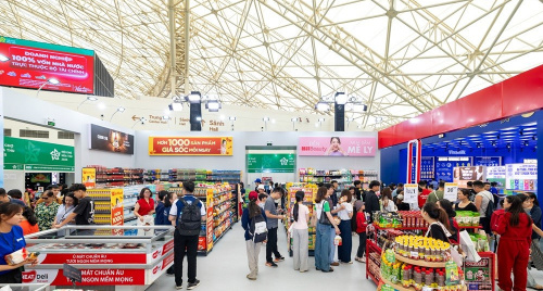 Hàng nghìn khách hàng trải nghiệm mô hình bán lẻ hiện đại tại Hội chợ Mùa Thu 2025