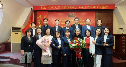 Đảng bộ HBA trao Huy hiệu 30 năm tuổi Đảng và kết nạp Đảng viên mới