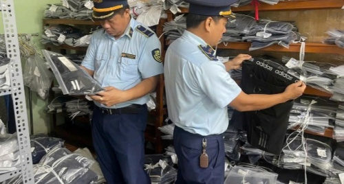 Công khai bán hàng giả mạo nhãn hiệu Adidas trên mạng xã hội Facebook