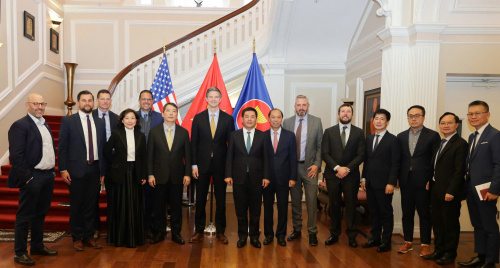 Bộ trưởng Nguyễn Hồng Diên làm việc với Hiệp hội kinh doanh và thương mại giày dép Mỹ