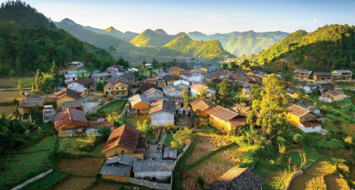 Điều gì biến Lô Lô Chải từ bản nghèo thành làng du lịch tốt nhất thế giới?