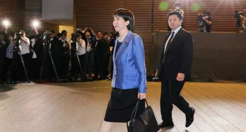 Vừa nhậm chức, nữ Thủ tướng Nhật Bản đã khiến thương hiệu đồ da 145 năm tuổi nổi sóng mạng xã hội