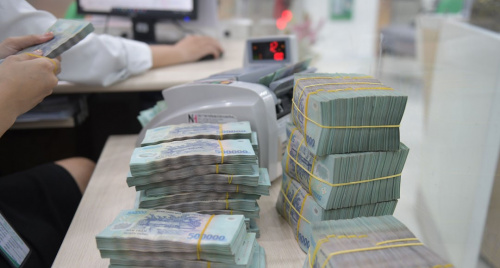 Đà tăng tín dụng làm "nóng" lãi suất, ngân hàng bước vào giai đoạn căng vốn