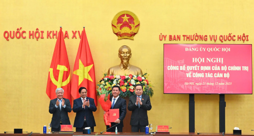 Công bố Quyết định của Bộ Chính trị chỉ định Bộ trưởng Nguyễn Hồng Diên giữ chức Phó Bí thư Đảng ủy Quốc hội