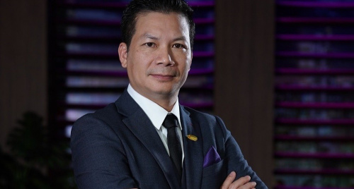 Những điều ít biết về cuộc hôn nhân của Shark Hưng và Á hậu kém 16 tuổi