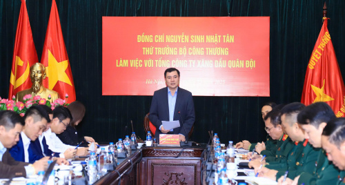 Bộ Công Thương làm việc với các doanh nghiệp xăng dầu về đảm bảo nguồn cung dịp Tết và năm 2026