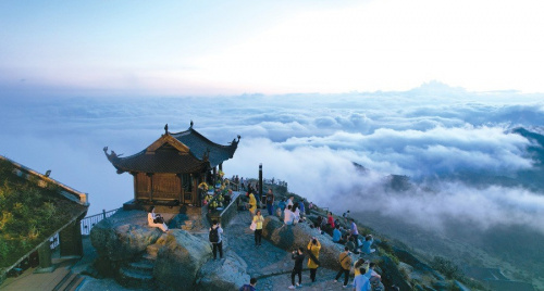 Du lịch tâm linh: Cẩn thận với xu hướng thương mại hoá quá đà