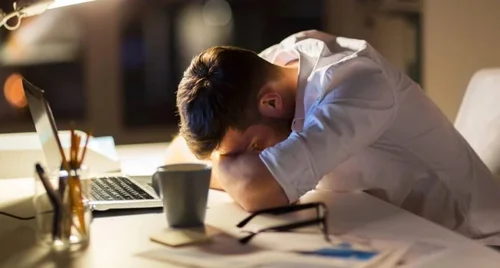 Con người hiện đại và công cuộc vay mượn sự tỉnh táo