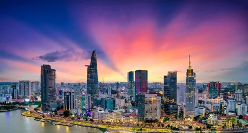 GDP bình quân đầu người Việt Nam tăng 526% sau 35 năm, người Thái đứng ngồi không yên