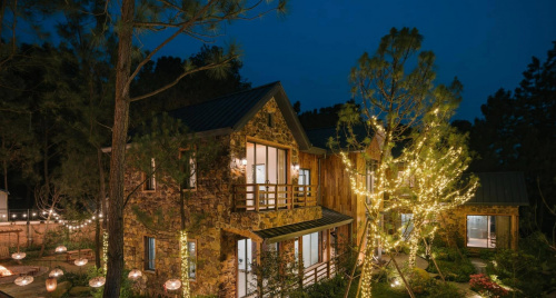 “Ông hoàng nhạc đỏ" Trọng Tấn khoe biệt thự rộng 4.000 m2 hoành tráng nằm giữa đồi thông