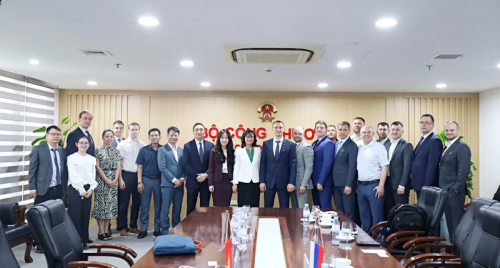 Thứ trưởng Phan Thị Thắng tiếp và làm việc với Phó Thống đốc tỉnh Tyumen, Liên bang Nga