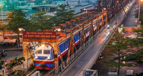 Cấm xe qua cầu Long Biên trong 60 ngày, người dân di chuyển thế nào?