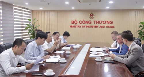 Thứ trưởng Nguyễn Hoàng Long làm việc với Zarubezhneft về điện gió