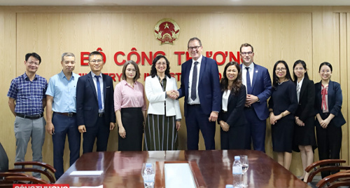 Thứ trưởng Bộ Công Thương Phan Thị Thắng tiếp và làm việc với Tổng Giám đốc UNIDO