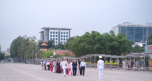 Hành trình về nguồn của cựu học sinh Trường THPT Hồng Quang niên khóa 1974–1977: Kết nối ký ức, bồi đắp giá trị truyền thống