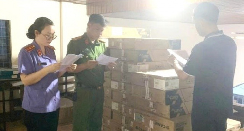 Phù phép bếp từ xuất xứ Trung Quốc thành bếp từ Đức và Thái Lan, một đối tượng bị khởi tố hình sự
