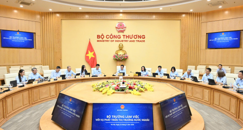 Bộ trưởng Lê Mạnh Hùng làm việc với Vụ Phát triển thị trường nước ngoài