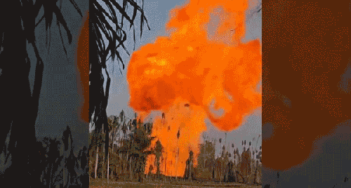 Khí gas tự nhiên phát nổ tạo nên cột lửa khi khoan giếng đáp ứng nhu cầu tưới tiêu