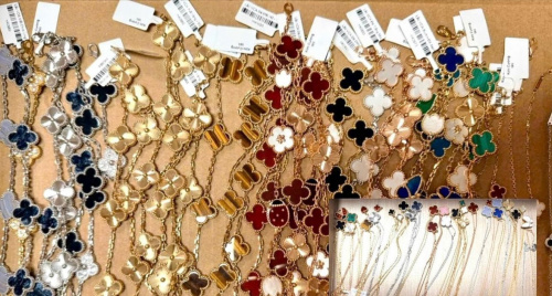 Hai doanh nghiệp vàng, trang sức sản xuất, tiêu thụ sản phẩm giả mạo nhãn hiệu Chanel, Louis Vuitton