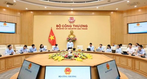Bộ trưởng Lê Mạnh Hùng làm việc với Vụ Chính sách thương mại đa biên và Văn phòng Ban chỉ đạo liên ngành hội nhập quốc tế về kinh tế