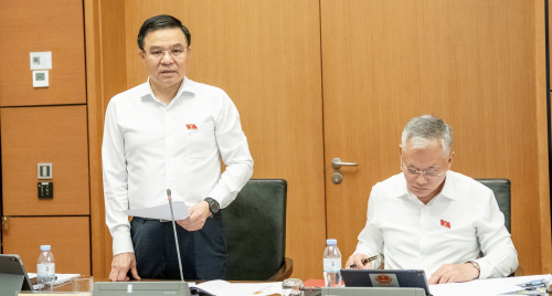 Bộ trưởng Bộ Công Thương Lê Mạnh Hùng giải đáp nhiều nội dung tại phiên thảo luận Tổ về dự án Luật Dầu khí (sửa đổi)