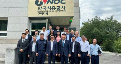 Bộ trưởng Lê Mạnh Hùng thăm và làm việc tại Kho dự trữ dầu cơ sở Guri của Tập đoàn Dầu khí Quốc gia Hàn Quốc
