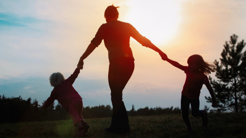 Mẹ đơn thân có tài sản hơn 10 tỷ đồng, sở hữu vàng, trái phiếu, nhà đất nhưng vẫn kiệt sức vì bất an