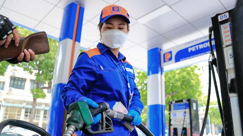Bỏ Quỹ bình ổn giá xăng dầu, bài toán điều hành thị trường sẽ giải ra sao?