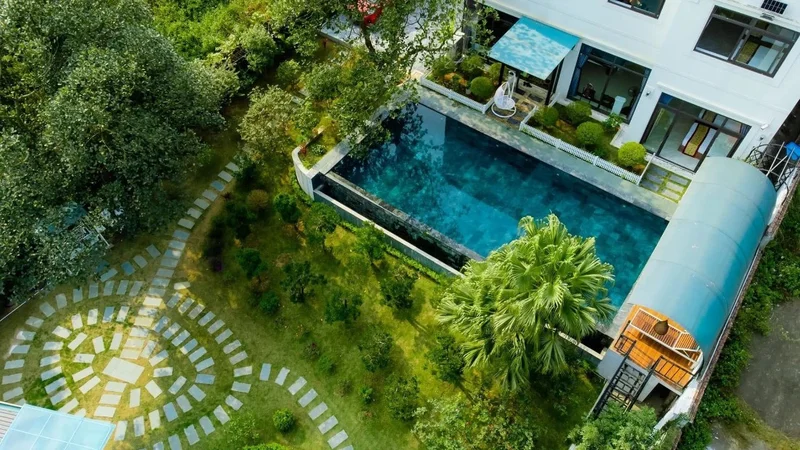 Điều gì khiến giá phòng nghỉ dưỡng ven Hà Nội ngày càng đắt đỏ?