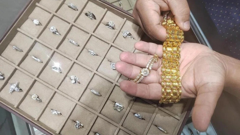 Giá vàng tăng sốc, “tấm đệm tài chính” của nhiều gia đình Malaysia bất ngờ đứt gãy