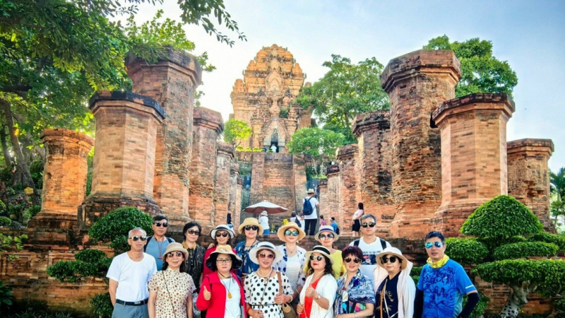 Hết thời độc tôn, Việt Nam "soán ngôi" Thái Lan trong cuộc đua hút khách Trung Quốc