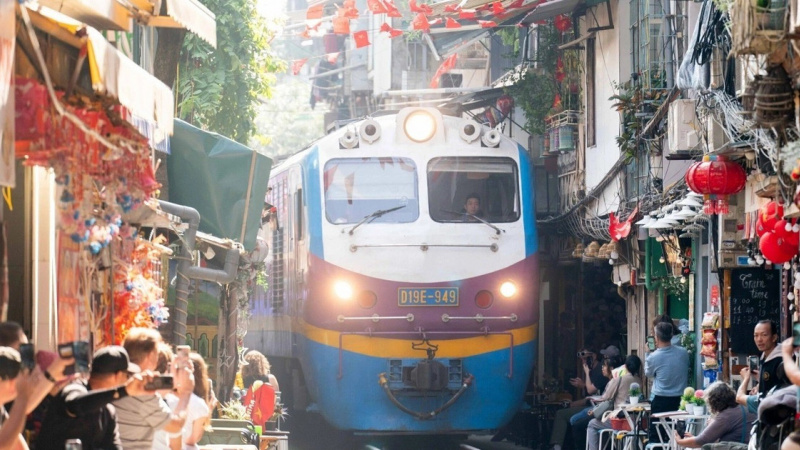 Thống nhất giảm chạy tàu qua phố cà phê đường tàu Hà Nội