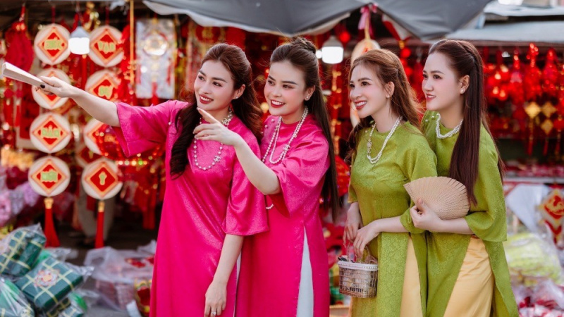 Người trẻ châu Á và cách kể câu chuyện Tết