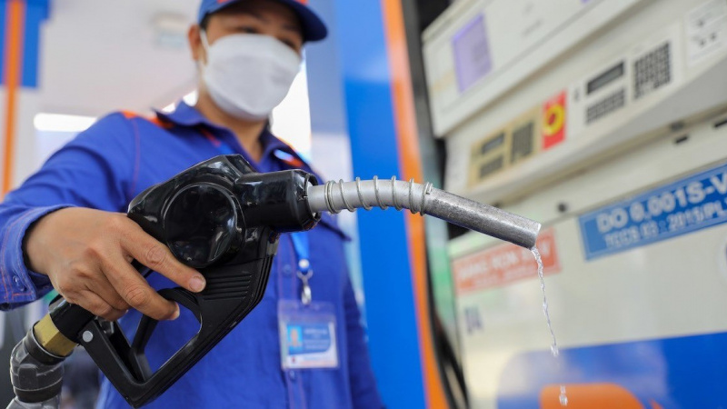 Giá xăng dầu quay đầu vượt 30.000 đồng trong đêm, gần chạm ngưỡng lịch sử năm 2022