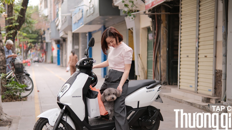 Cô nàng công sở chia sẻ "bí kíp" sử dụng pin xe điện bền bỉ và an toàn