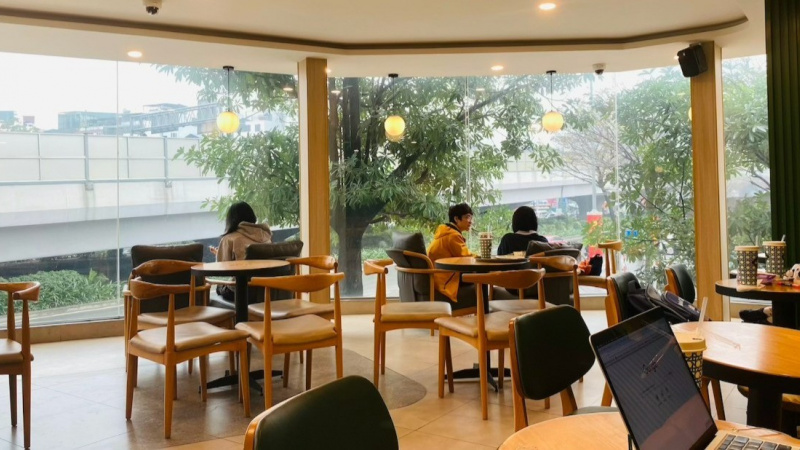 Cà phê tự phục vụ: Câu chuyện cũ, tranh luận mới