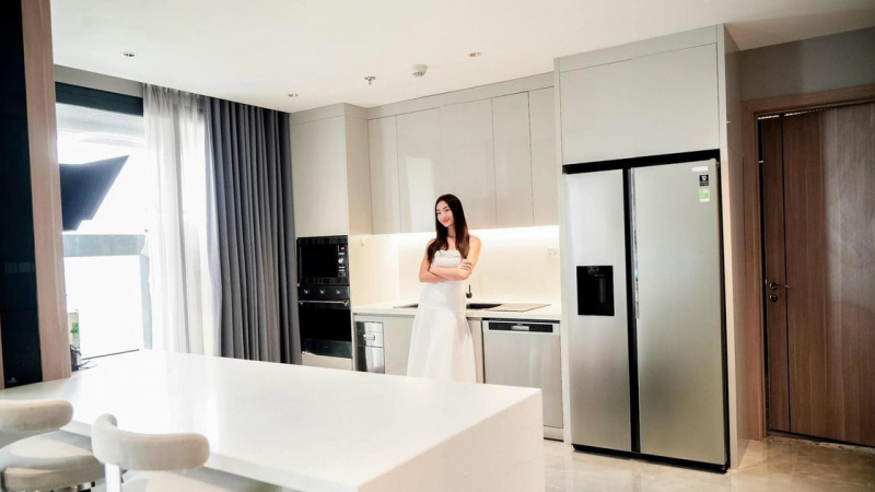 Hoa hậu Lương Thuỳ Linh khoe căn Penthouse sang chảnh
