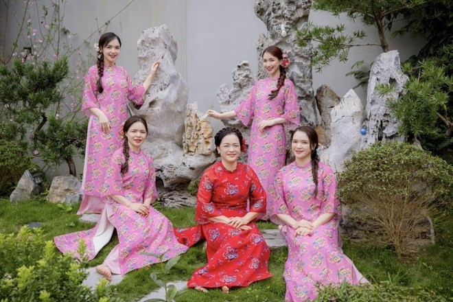 "Ngắm" căn biệt thự bề thế Hòa Minzy xây tặng bố mẹ tại quê nhà Bắc Ninh