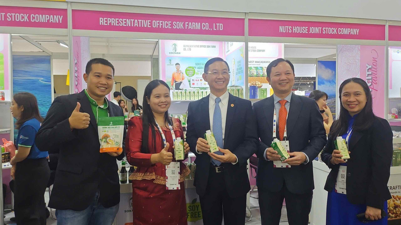 Việt Nam tiếp tục duy trì vị trí đối tác thương mại thứ 10 của Singapore