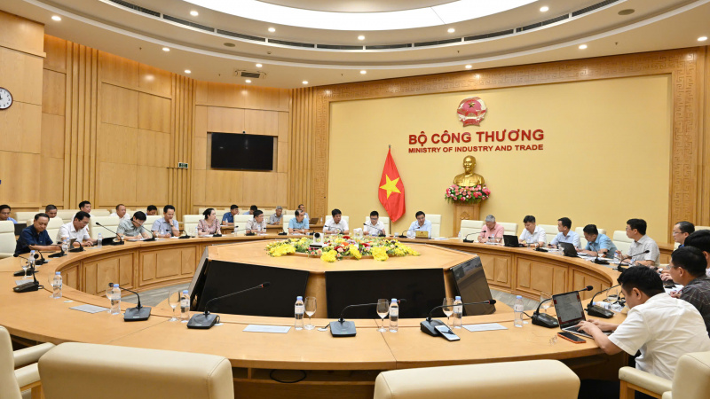 Bộ trưởng Bộ Công Thương Lê Mạnh Hùng: Điều hành linh hoạt, đẩy mạnh tiết kiệm điện, đảm bảo đủ điện trong mọi tình huống