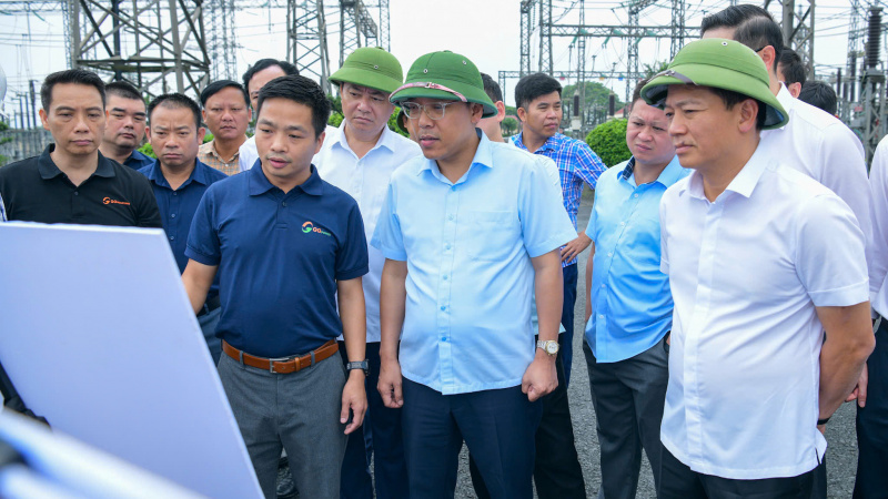 Thứ trưởng Nguyễn Hoàng Long kiểm tra một số dự án nguồn và lưới điện tại Ninh Bình