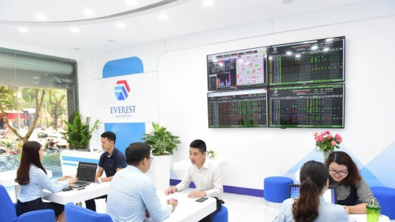 VN-Index trượt dài trong tâm lý bi quan, dòng tiền bắt đáy vẫn dè dặt
