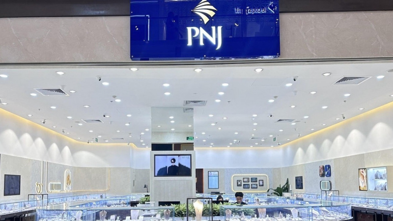 Cổ phiếu PNJ "nằm sàn" sau vụ buôn lậu 28.000 viên kim cương, chuyên gia nói gì ?