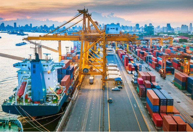 UOB: Kinh tế Việt Nam sẽ tăng trưởng 7% trong năm 2025, tỷ giá vượt qua ngưỡng 26.000 VND/USD