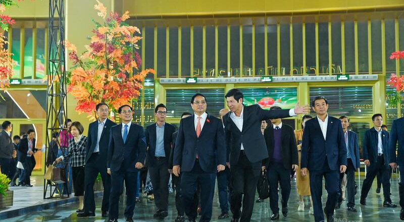 Thủ tướng Phạm Minh Chính dự tổng duyệt chương trình khai mạc Hội chợ Mùa Thu lần thứ nhất - 2025