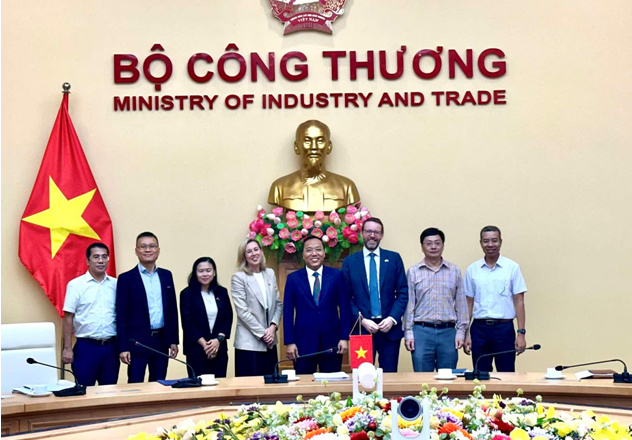 Thứ trưởng Nguyễn Hoàng Long làm việc với Đại sứ Vương quốc Anh tại Việt Nam về thúc đẩy hợp tác năng lượng