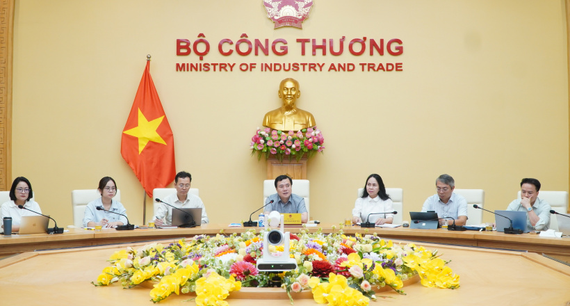 Thứ trưởng Nguyễn Sinh Nhật Tân chủ trì họp Tổ soạn thảo Dự thảo Luật Thương mại điện tử