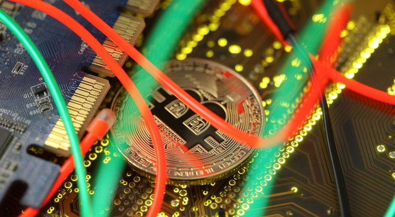 Bitcoin rơi thẳng xuống đáy sáu tháng