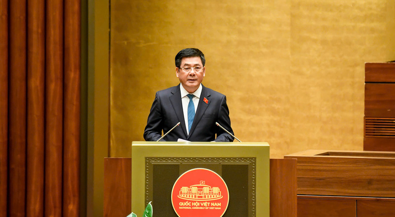 Bộ trưởng Nguyễn Hồng Diên trình Quốc hội Luật Thương mại điện tử
